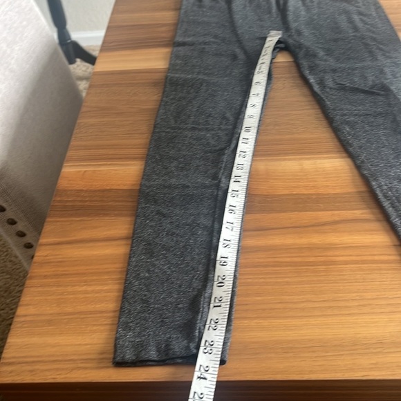 Leggings Charcoal Gray 
Excellent Conditions 
Size S/M.
#503 - Picture 3 of 5